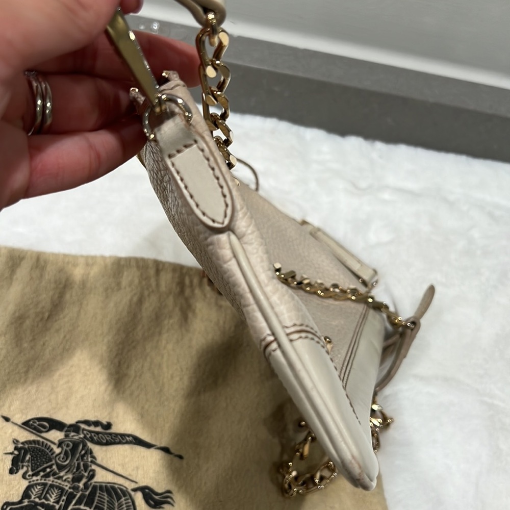 Burberry cross body with gold chain. - Picture 10 of 13